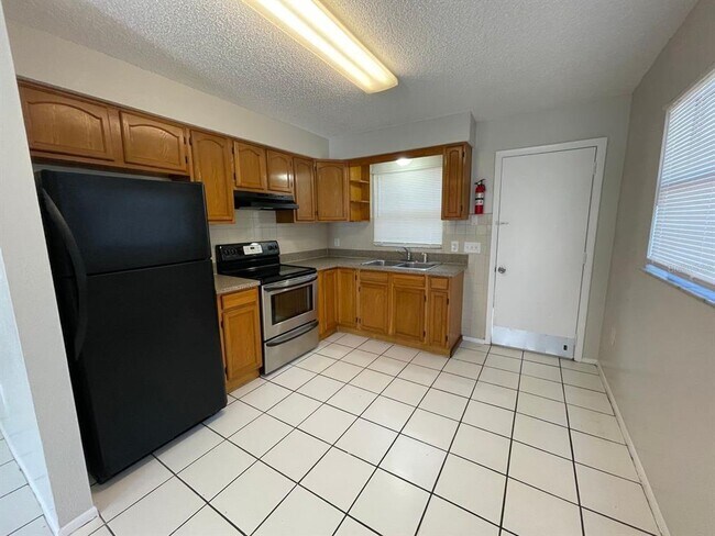 Building Photo - 5719 Silver Spur Dr