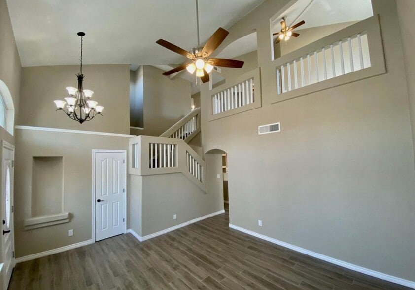 Building Photo - 753 Desert Star Dr