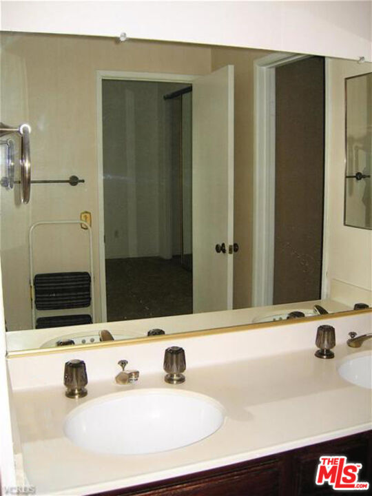 Building Photo - 523 Park Springs Ct