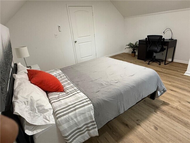 Building Photo - 1140 Goodwin Pl NE