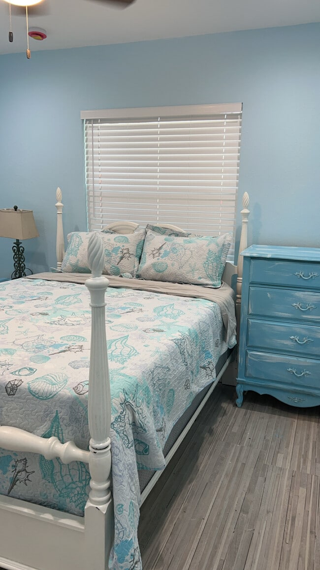 Building Photo - 7880 42nd Ave N