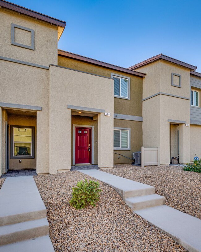 Primary Photo - Like-new home with modern finishes and ope...