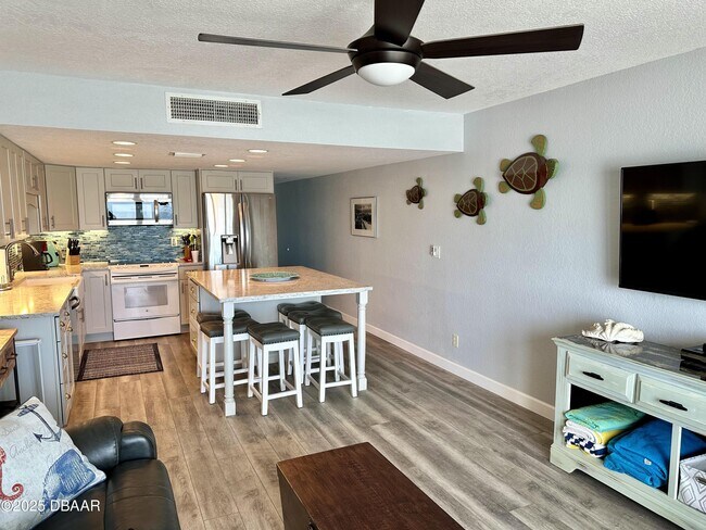 Building Photo - 4849 Saxon Dr