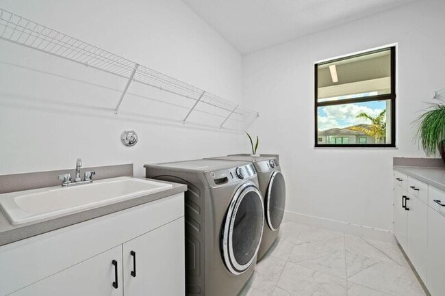 Building Photo - 8599 Tower Bridge Ct