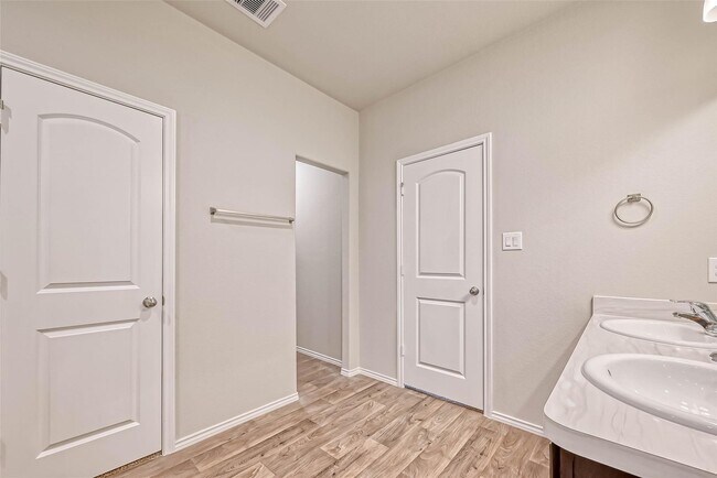Building Photo - 14122 Silver Falls Ct