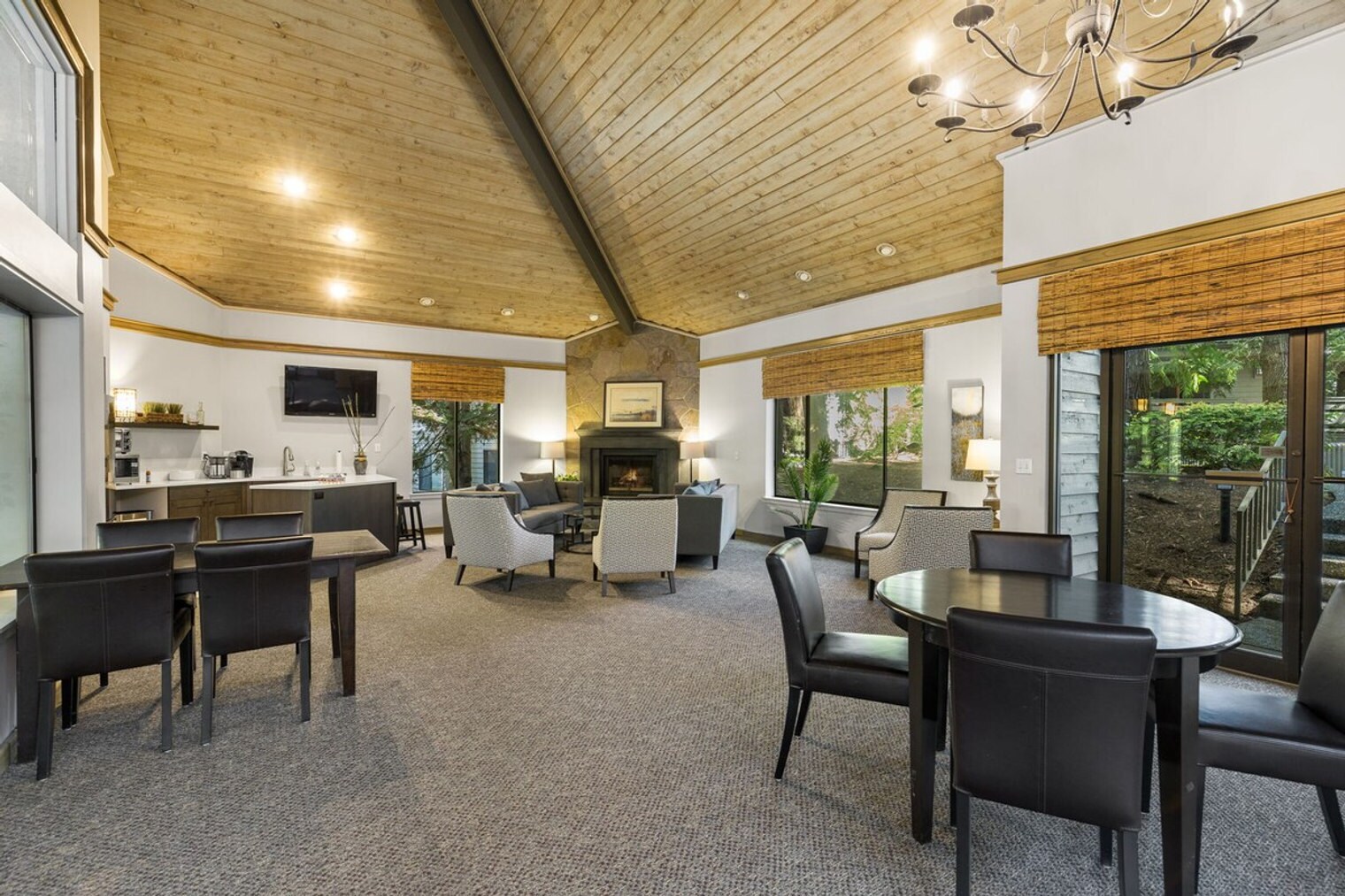 Building Photo - 1264 Bellevue Way NE