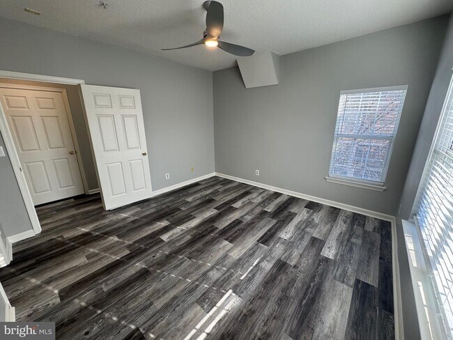 Building Photo - 1716 Lake Shore Crest Dr