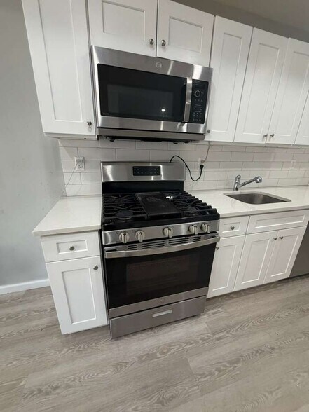 Building Photo - 96 Montgomery St