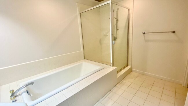 Building Photo - Spacious 2 Bedroom, 2 Bath, with 2 Parking Stalls - Kalele Kai in Hawaii Kai
