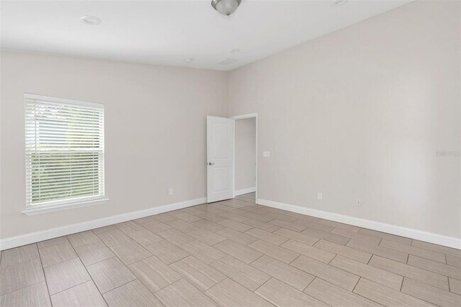 Building Photo - 2036 Hillview Cir