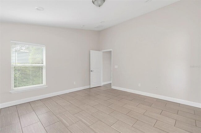 Building Photo - 2044 Hillview Cir
