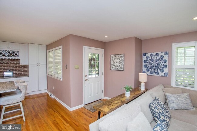 Building Photo - 67 Townview Dr