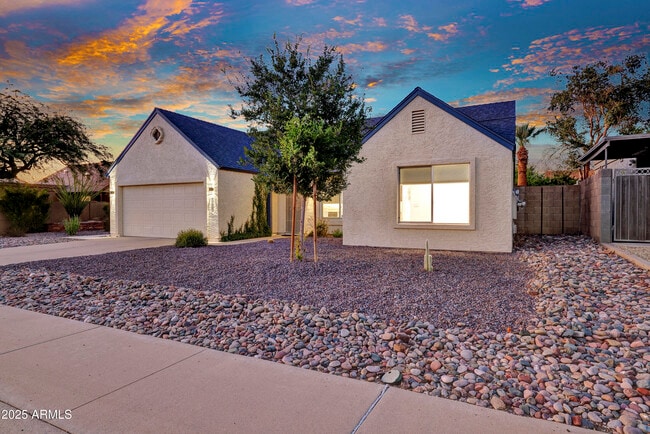 Building Photo - 1362 E Wickieup Ln