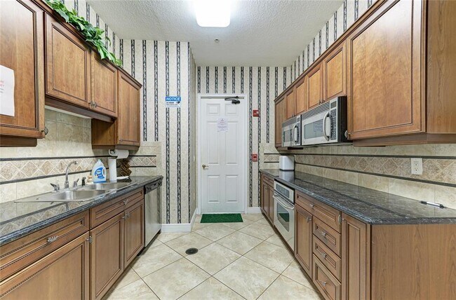 Building Photo - 8261 Miramar Way