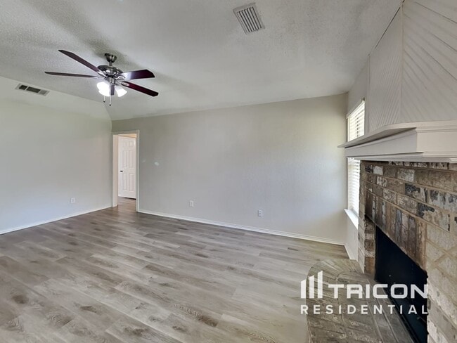 Building Photo - 615 Sherman Dr