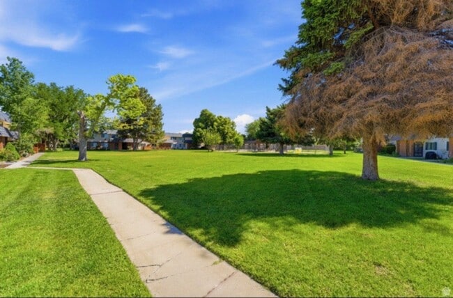 Building Photo - 4527 1175 W