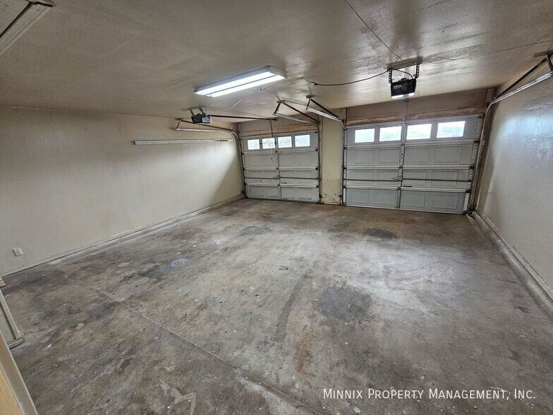 Building Photo - 6906 Elmwood Ave