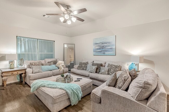 Building Photo - 9921 Spg Crk Rd