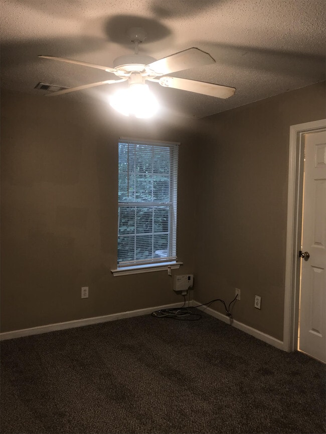 Building Photo - 6035 Creekerton Blvd