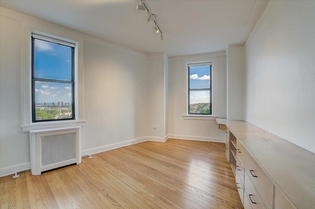 Building Photo - 2600 John F. Kennedy Blvd