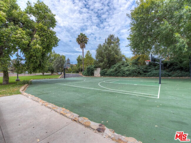 Building Photo - 5025 Dantes View Dr
