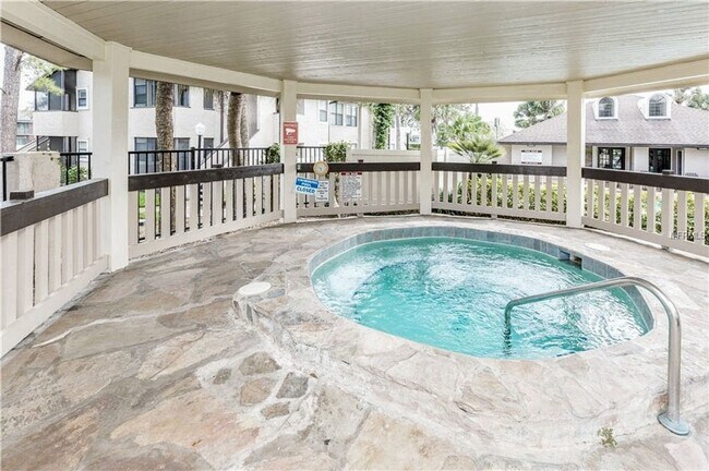 Building Photo - Beautiful 1/1 Wood Floors Condo for Rent in Winter Park