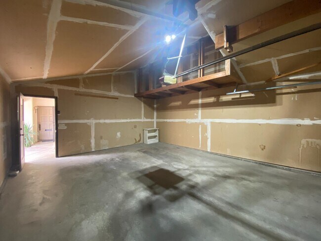 Building Photo - 1537 W Boston Ave