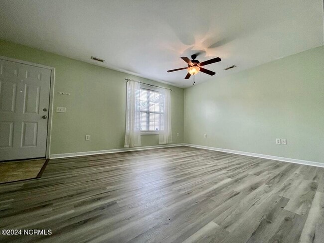 Building Photo - 143 Apache Trail