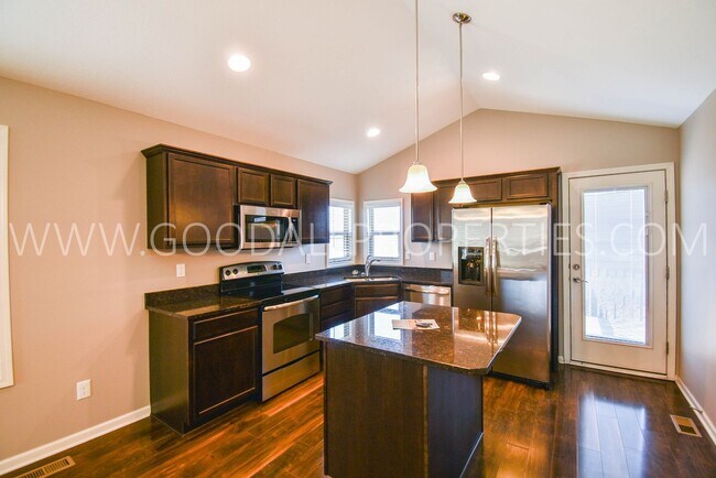 Building Photo - 1255 SE Waddell Way