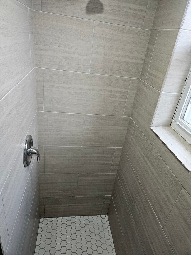 Building Photo - 1025 W Cullerton St