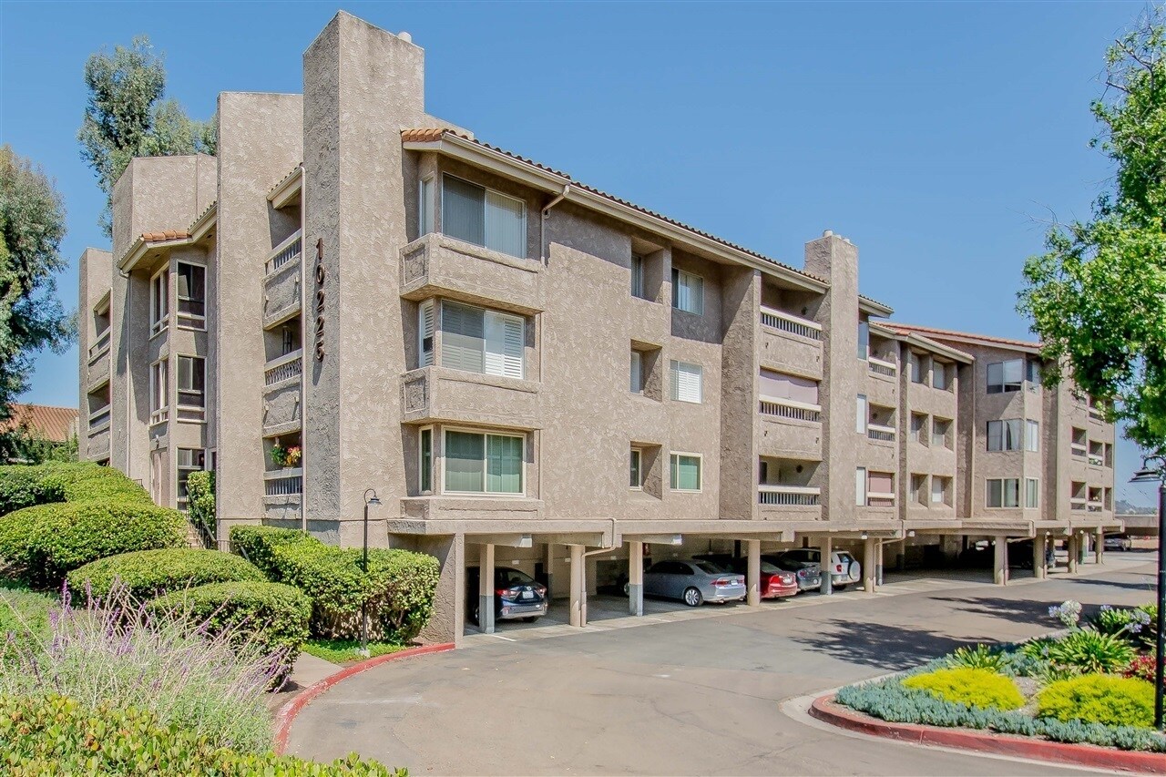 Building Photo - 10225 Caminito Cuervo