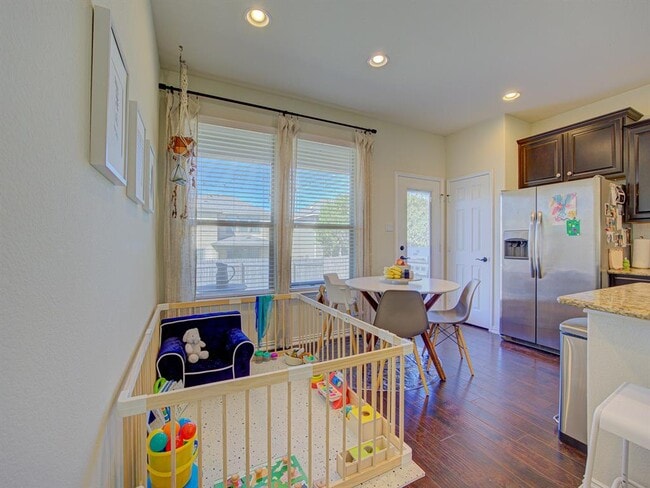 Building Photo - 9928 Aly May Dr