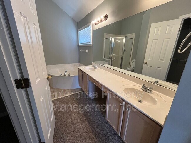 Building Photo - 10095 Lynham Dr