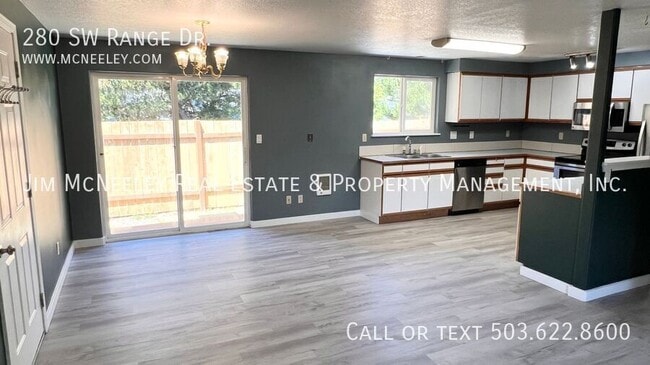 Building Photo - 280 SW Range Dr