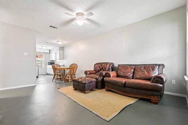 Building Photo - 8400 Sequoia Dr