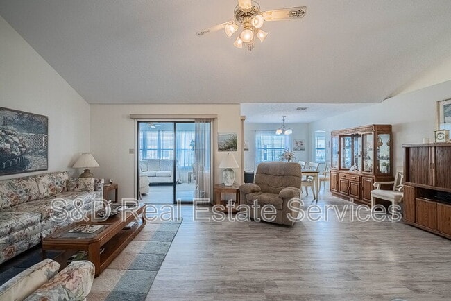 Building Photo - 6042 Seagull Ln