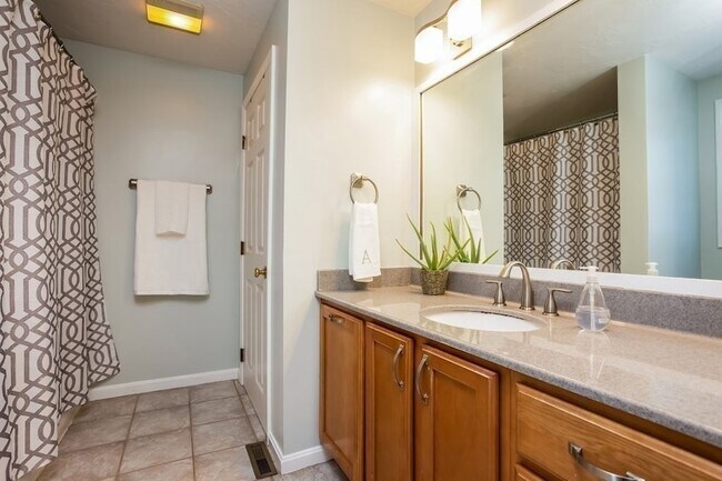 Building Photo - 59 Tynan Ave