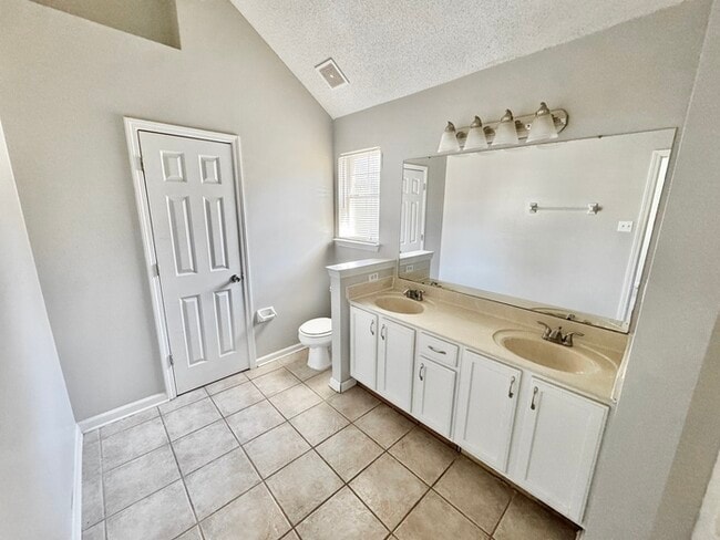 Building Photo - 55 Oak Ridge Cove