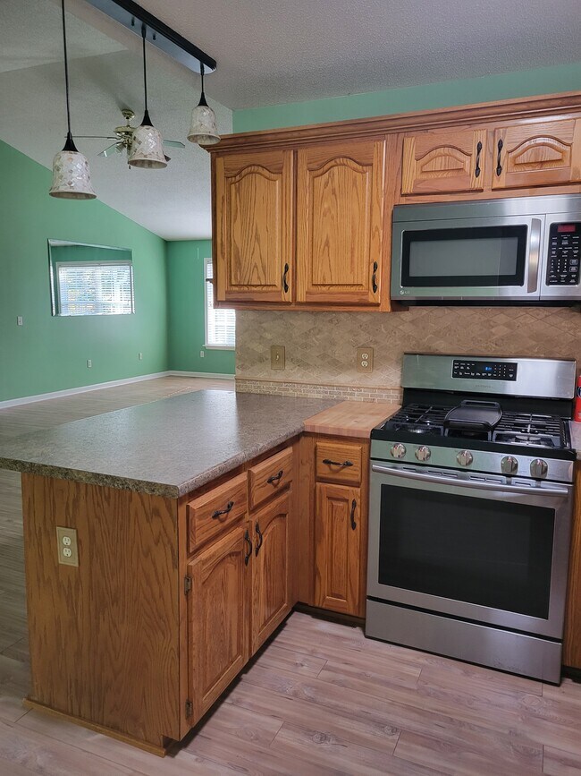 Building Photo - 71 Crest Cir