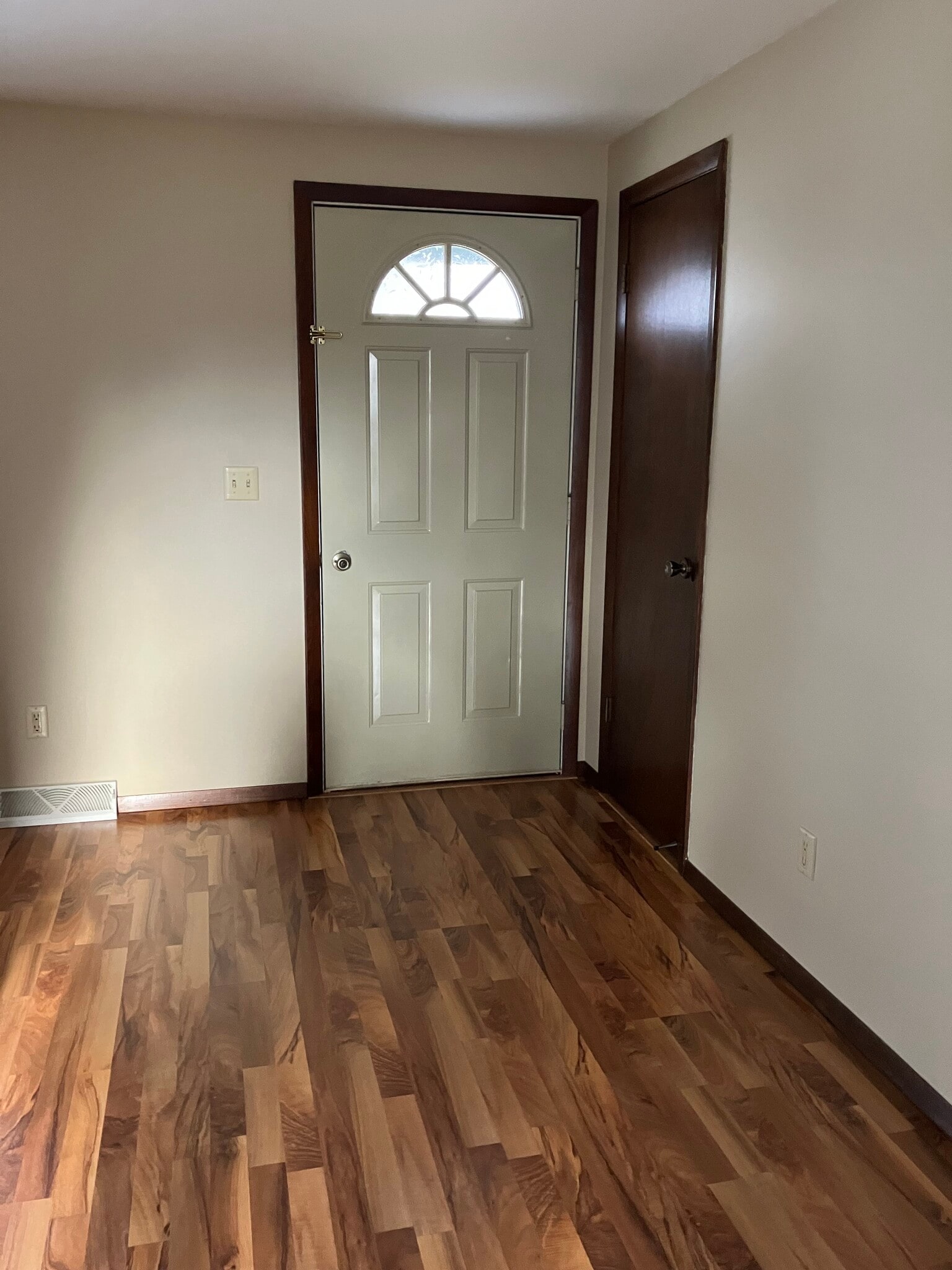 Building Photo - 1525 Commanche Ave