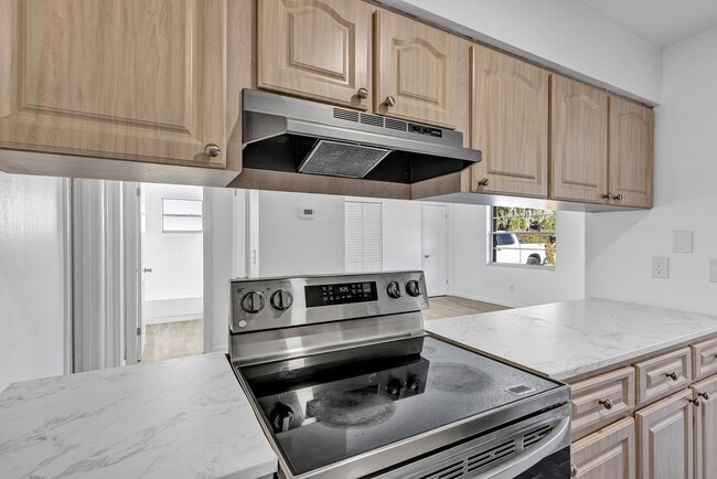 Building Photo - Spacious Remodeled 2-Bedroom Home with Modern Kitchenin Volusia County – Edgewater, FL