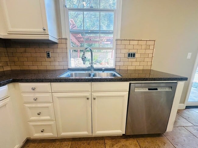 Building Photo - Single House Irvine