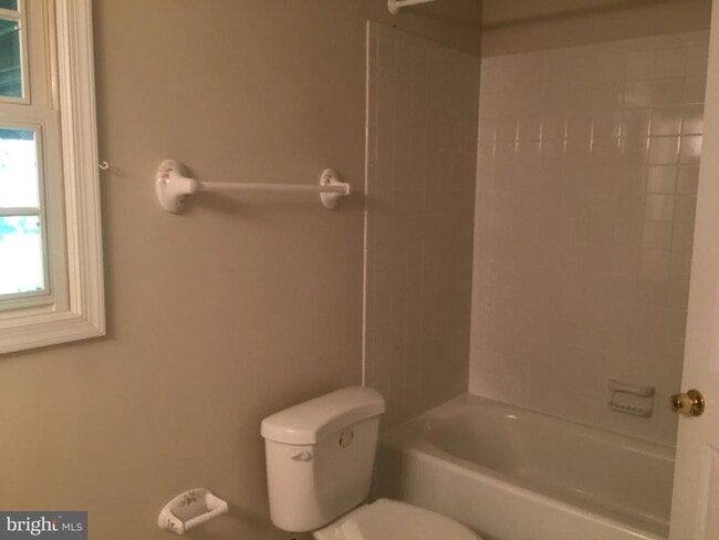 Building Photo - 5430 Ashleigh Rd