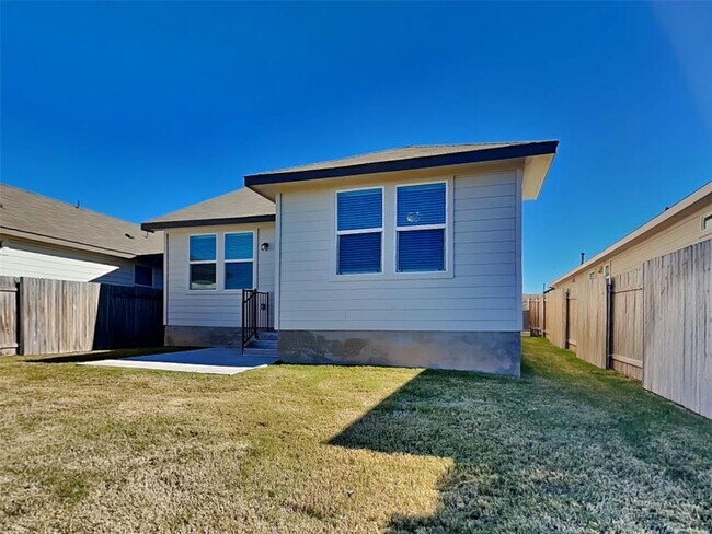 Building Photo - 5124 Saddle Clb Dr