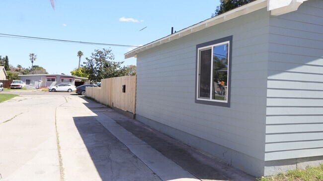 Building Photo - Private 1BR w/ Parking & Patio – Prime Location.