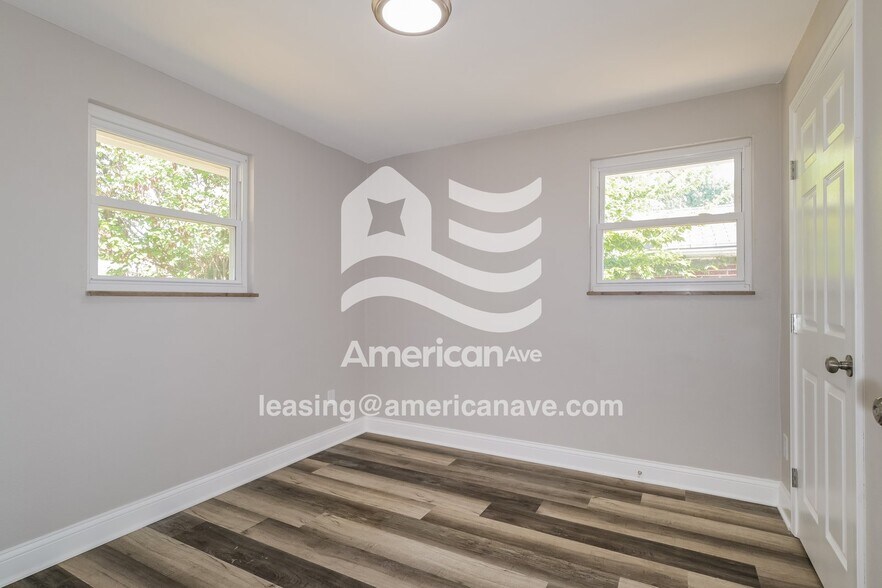 Building Photo - 6811 Chamberlain Ct