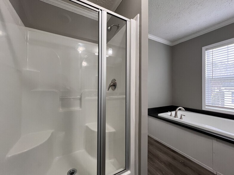 Building Photo - 211 Hickory Ct