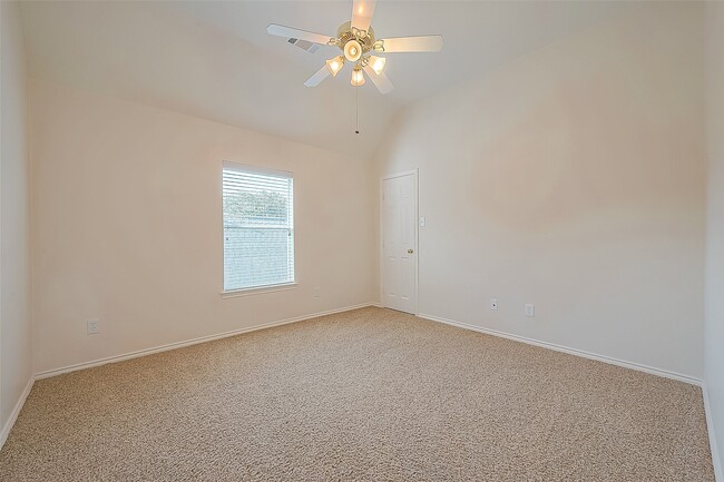 Building Photo - 21411 Willow Glade Dr