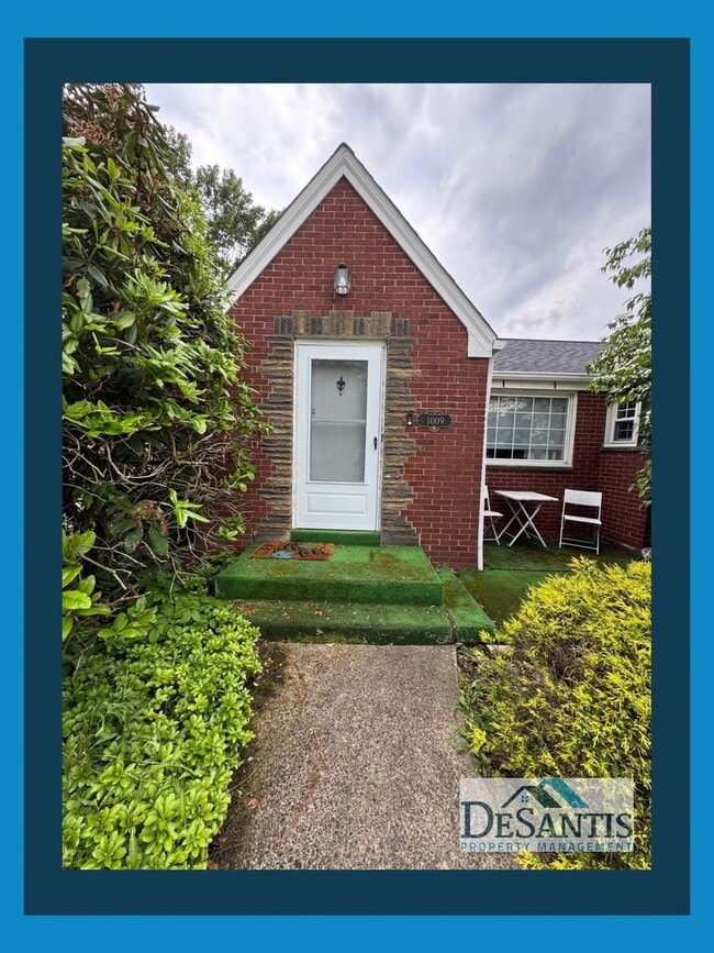 Primary Photo - Charming 2-Bedroom Home with Private Backy...