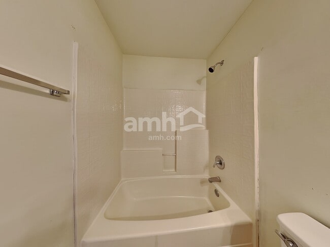 Building Photo - 148 Danesway Dr